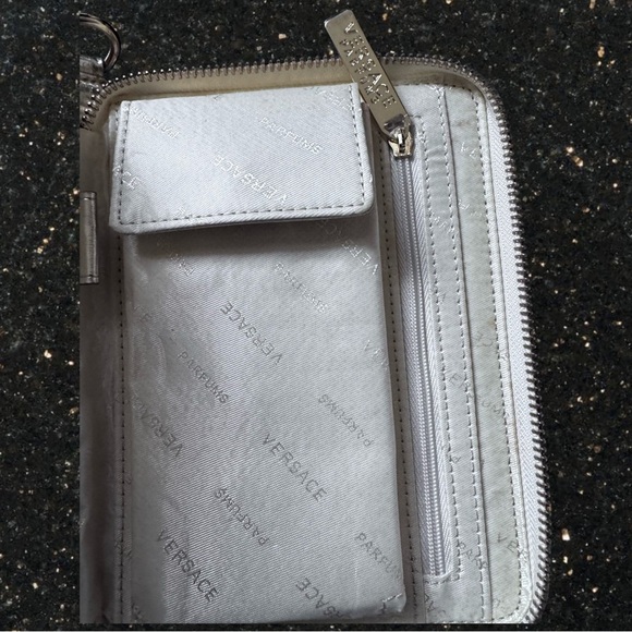 NWOT Versace Parfum Zip Around Gold Wallet Clutch With Chain Travel Wristlet - Picture 6 of 8